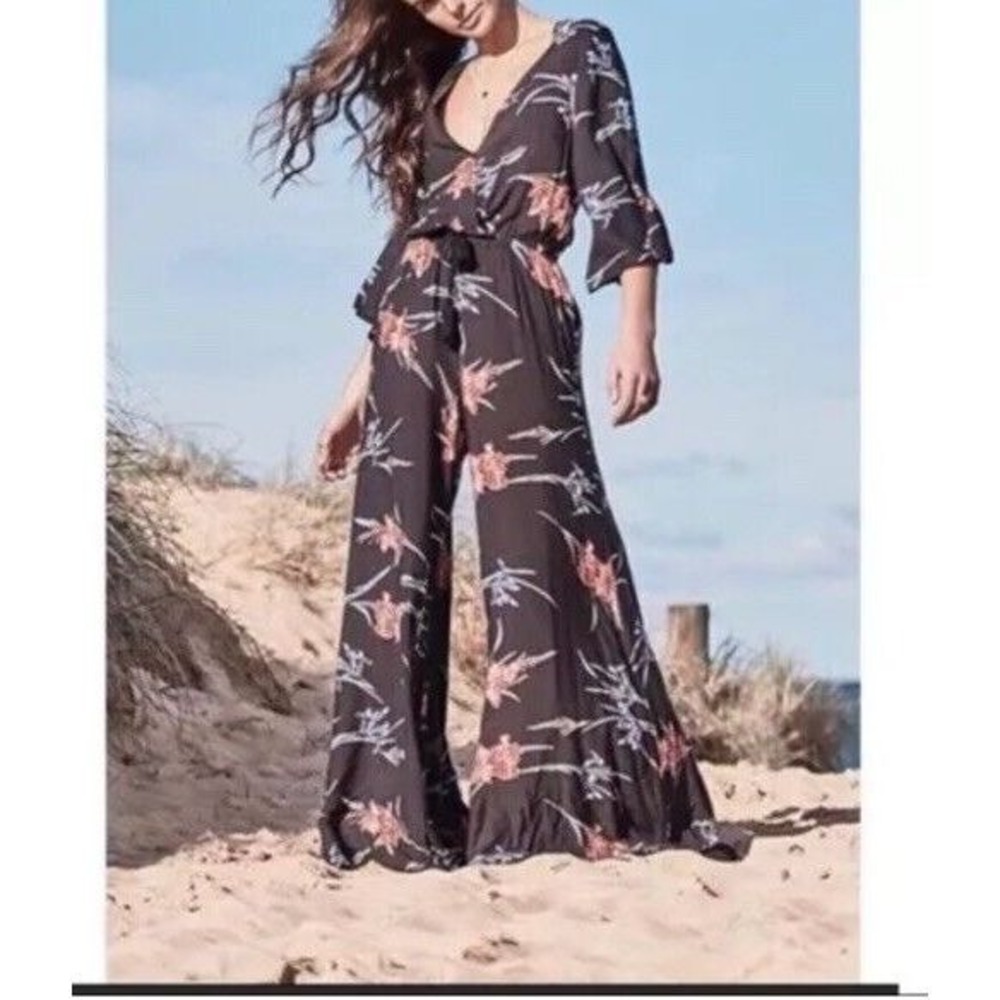 Jaase Jumpsuit Women's M Plunge Floral Rayon Wide Leg Boho Hippie 3/4 Sleeve
